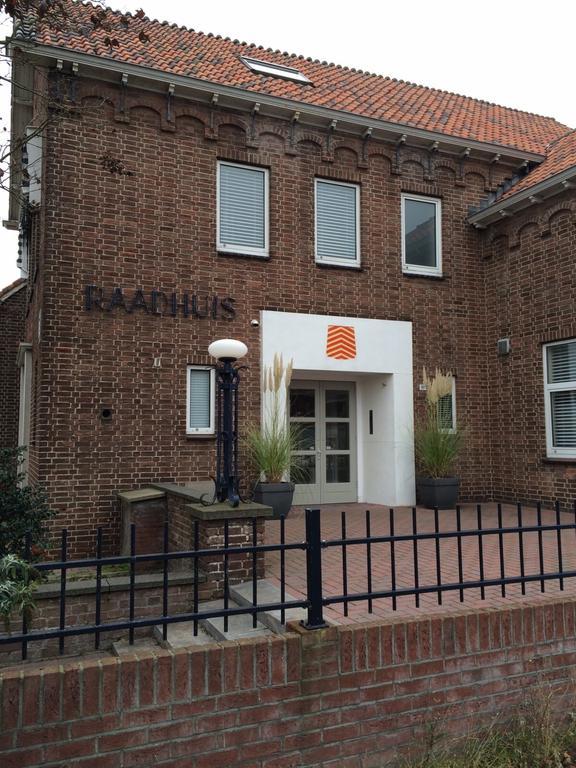 Raadhuis Egmond Egmond aan den Hoef Camera foto