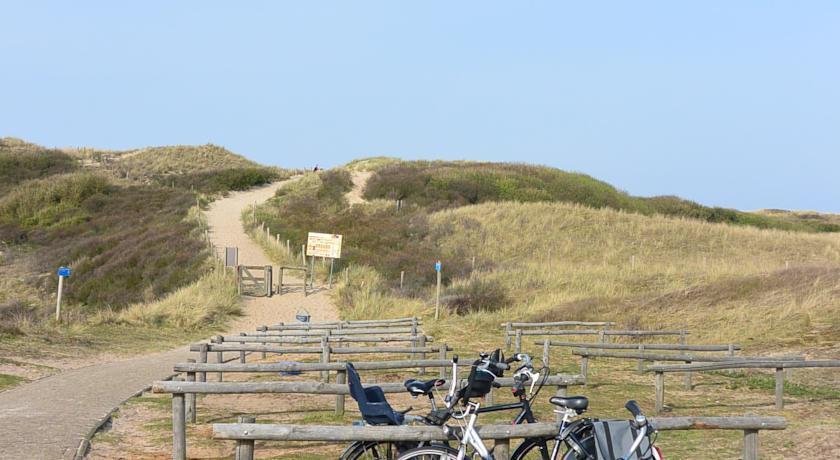 Raadhuis Egmond Egmond aan den Hoef Camera foto